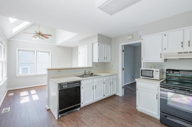 Building Photo - 8915 Castle Point Dr