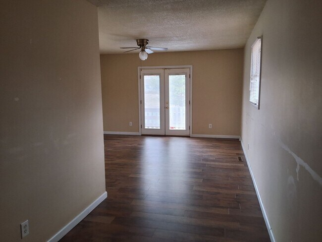 Building Photo - Beautiful Cozy 3 Bed, 2 Bath House located in the heart of Elizabethtown