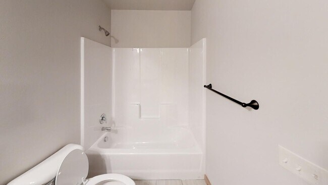 Building Photo - Townhome by the Park - Spacious 2 Car Gara...