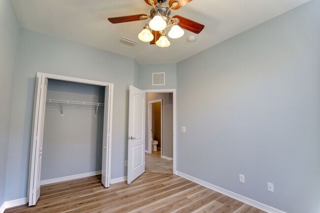 Building Photo - Annual Pool Home in The Stoneybrook Community of Venice!