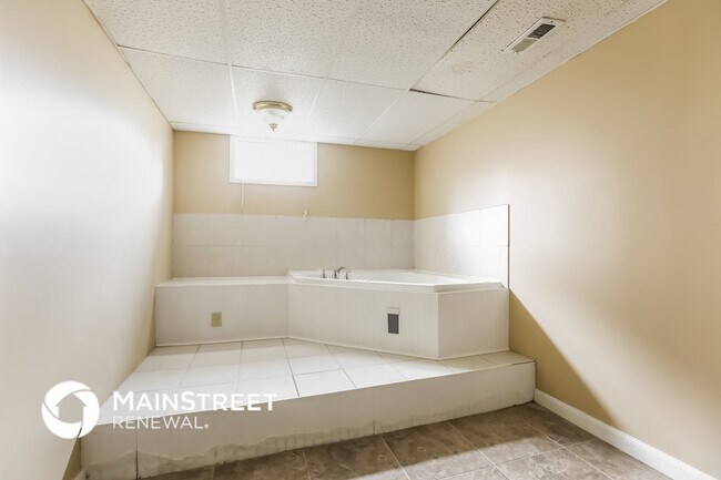 Building Photo - 1708 Stasi Ave