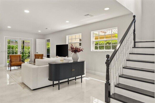 Building Photo - 911 SW 57th Ave