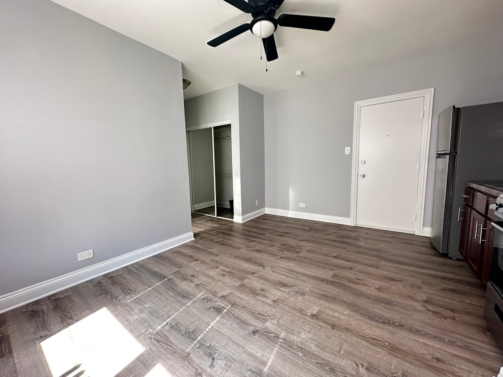 Building Photo - 4756 N Maplewood Ave