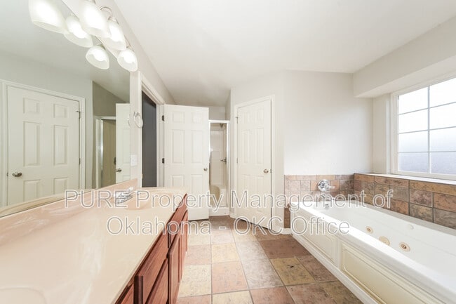 Building Photo - 7921 Azurewood Dr