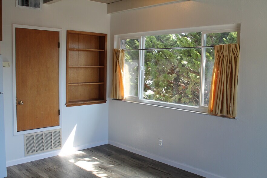 Building Photo - 272 Sea Ridge Rd