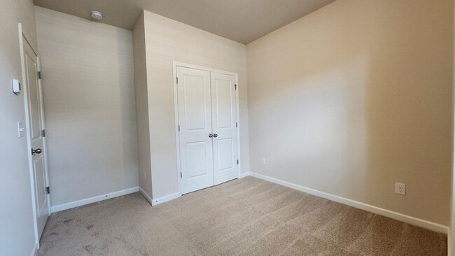 Building Photo - Modern Corner-Lot Townhome in Berkeley Vil...