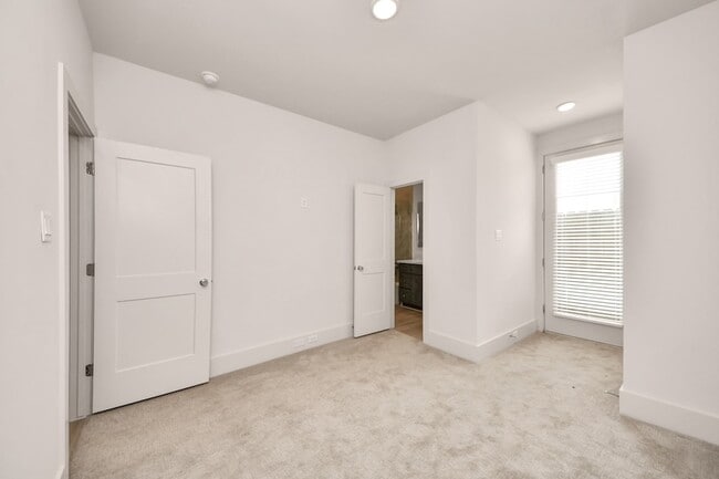 Building Photo - 1044 Homer St