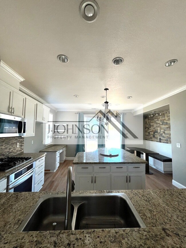 Building Photo - 969 Monarch Ct