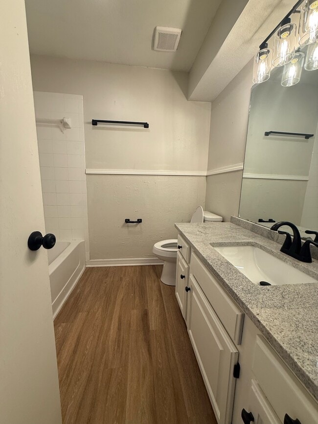 Building Photo - 8232 Wilshire Ridge Dr