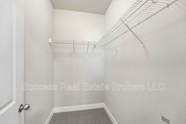 Building Photo - 1231 Ridenour Ln