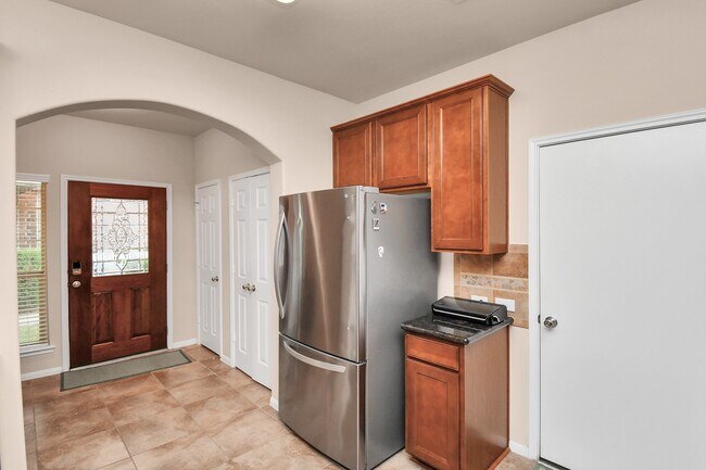 Building Photo - 2202 Waterford Park St