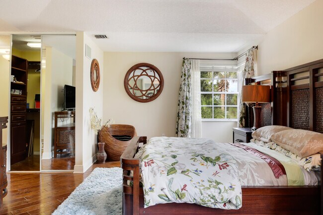 Building Photo - 2070 Chagall Cir