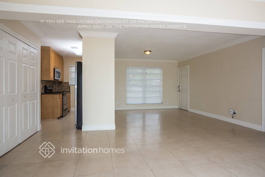 Building Photo - 10900 SW 42nd St