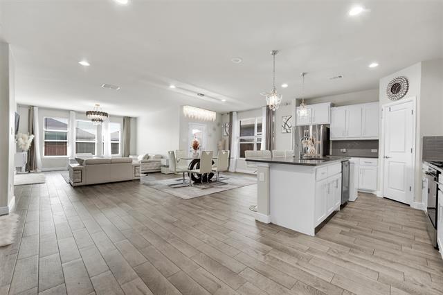 Building Photo - 1120 Gillespie Dr