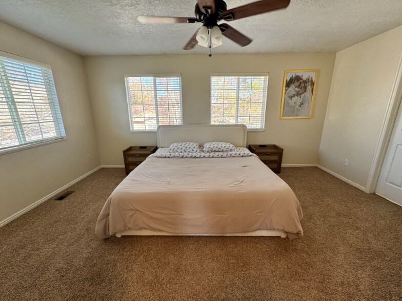 Building Photo - 1586 W Compass Pt Ln