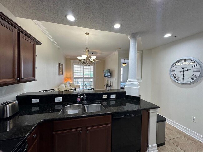 Building Photo - 13941 Clubhouse Dr