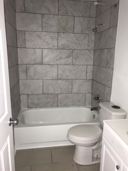 Building Photo - 44 Hopewell Ln Unit #B