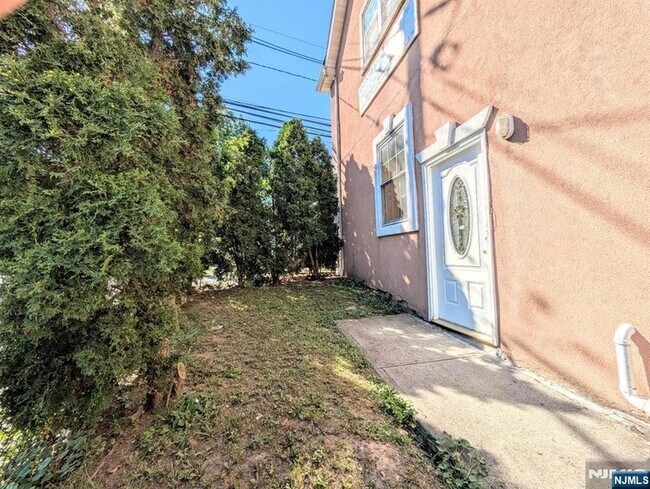 Building Photo - 150 Orange St