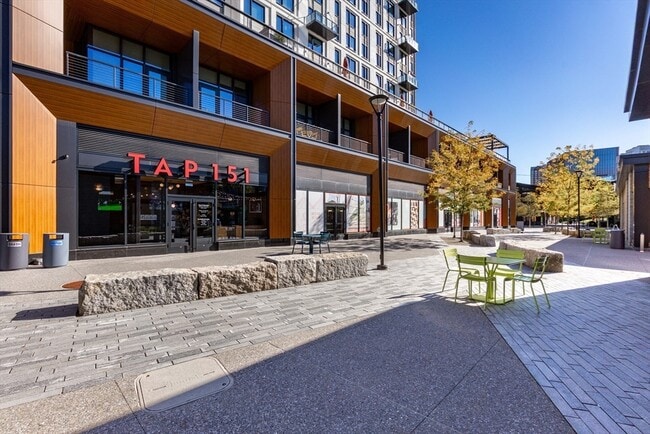 Building Photo - 8 - 10-10 Museum Way