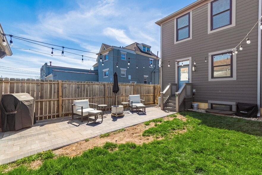 Building Photo - 1196 Hamlet St