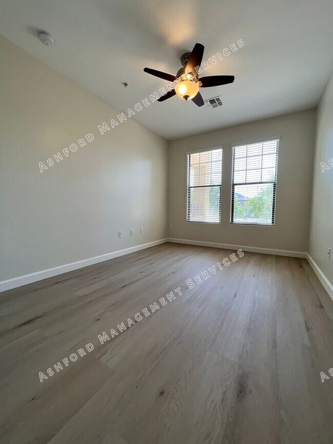 Building Photo - Scottsdale Luxury 2 Bed Condo with Mountain Views - Gated Artesia - Utilities Included