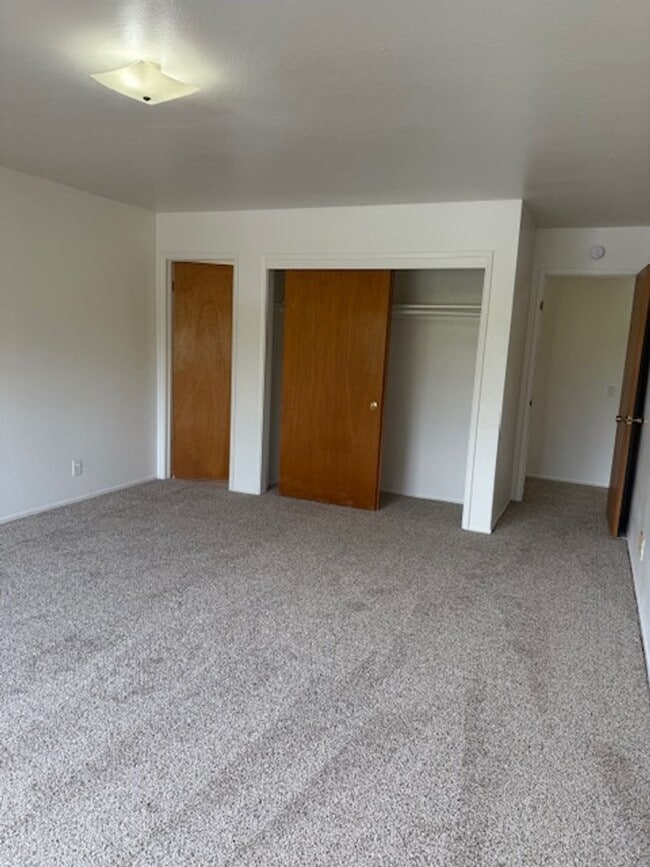 Building Photo - Large Three bedroom two bath home walking distance to downtown Monterey, DLI, MIIS and the Warf