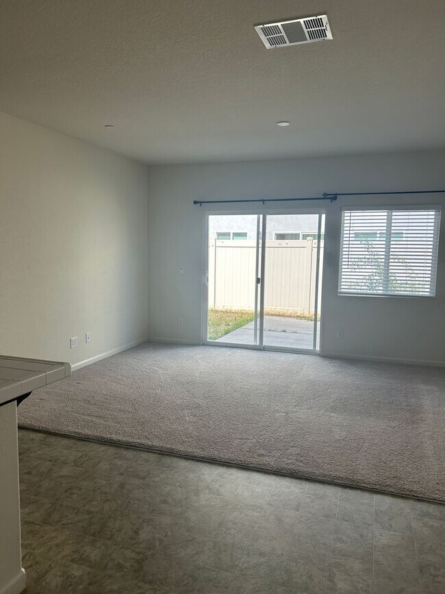 Building Photo - Beautiful Natomas Home