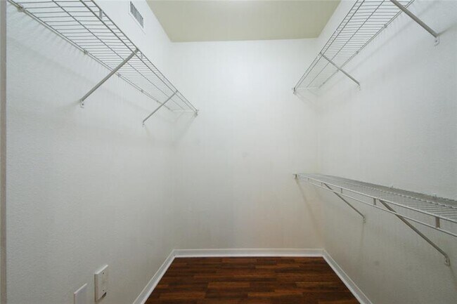 Building Photo - 6533 Emerald Dunes Dr
