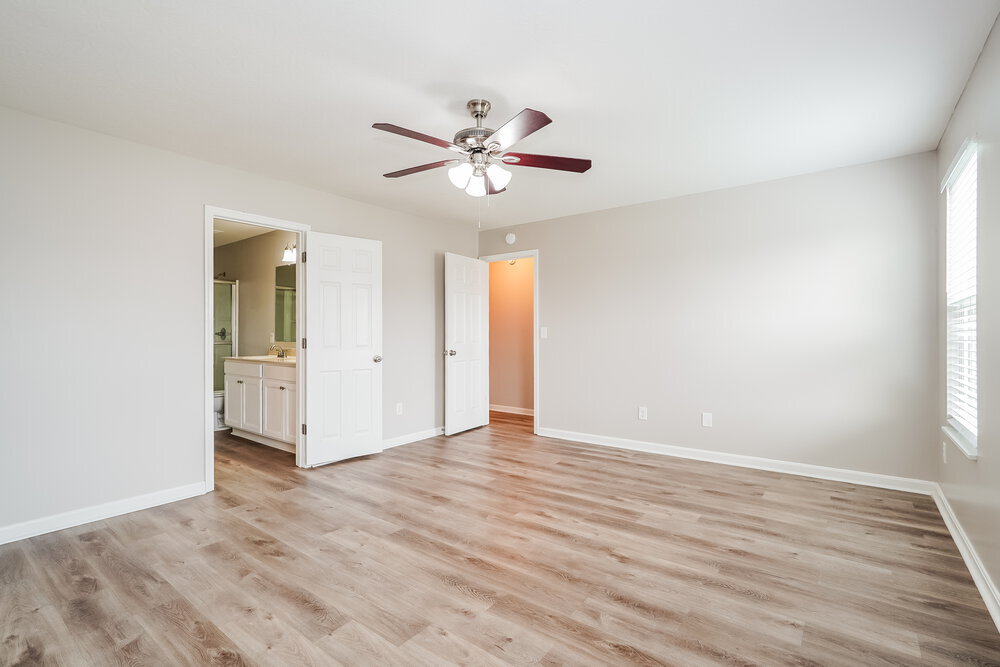 Building Photo - 7500 Willow Leaf Dr