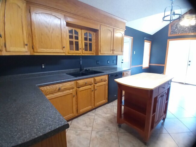 Building Photo - 350 Katydid St