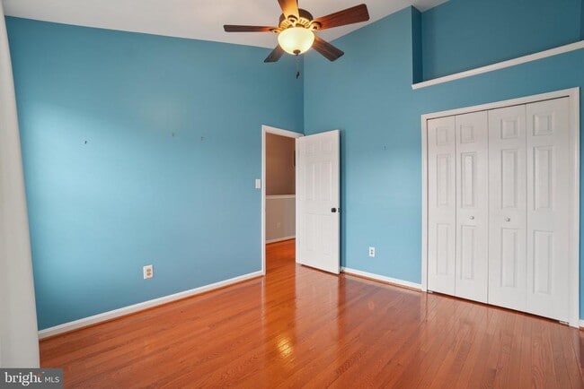 Building Photo - 1253 Quaker Hill Dr