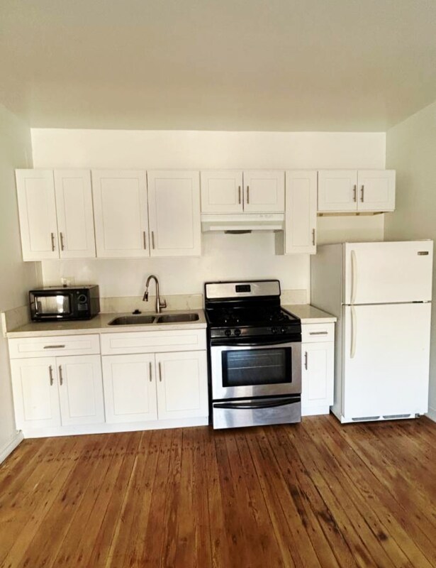 Building Photo - 1781 N Orchid Ave