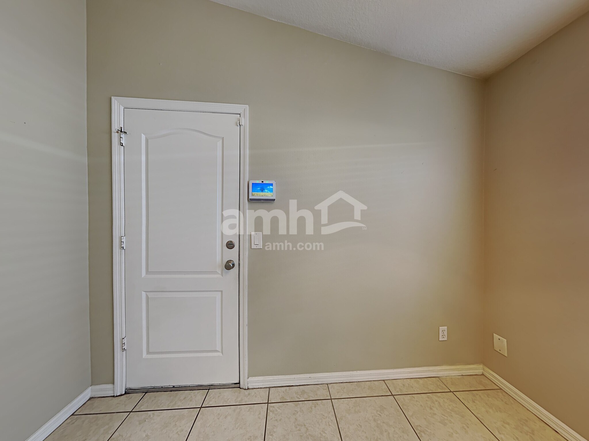 Building Photo - 1461 Lake Shore Ranch Dr