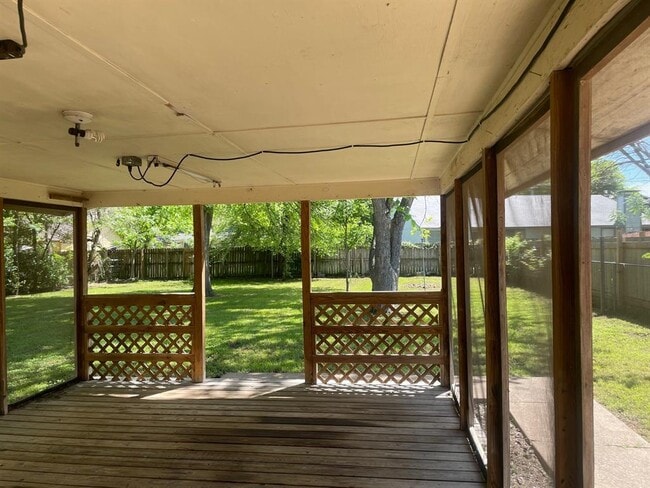 Building Photo - 413 Magnolia St