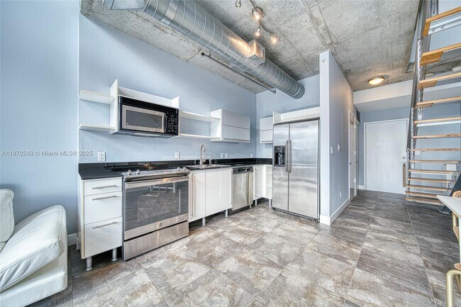 Building Photo - 690 SW 1st Ct