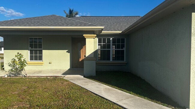 Building Photo - SPECIAL $500 off 1st Months' Rent-Charming Single-Family Home for Rent in Lehigh Acres