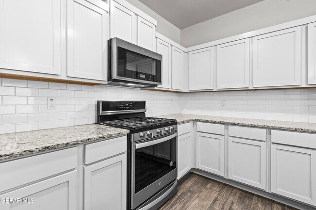 Building Photo - 12352 Stansbury Dr