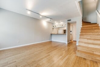 Building Photo - Modern One Bedroom Apartment in North Oak Lawn!
