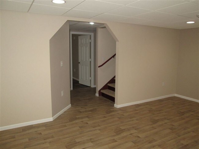Building Photo - 3 br, 2 bath Townhome - 1621 Park Drive SE