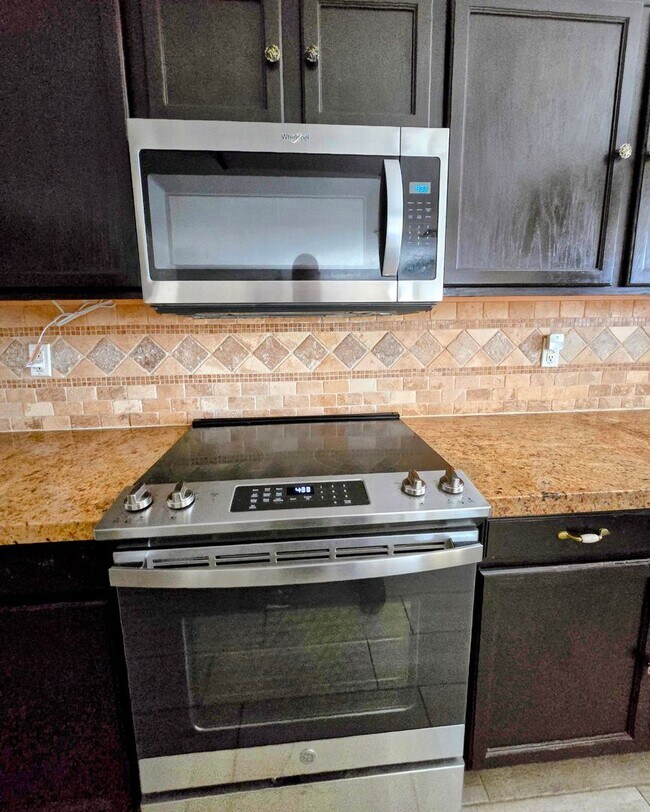 Building Photo - STUNNING 4 Bed, 2.5 Bath Oasis with Pool Your Dream Home Awaits!