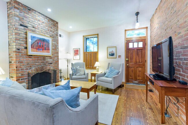 Building Photo - 1127 Independence Ave SE