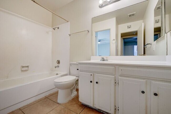 Building Photo - READY TO TOUR NOW! Adorable 2 Bath 1 Bed Home in Glendale