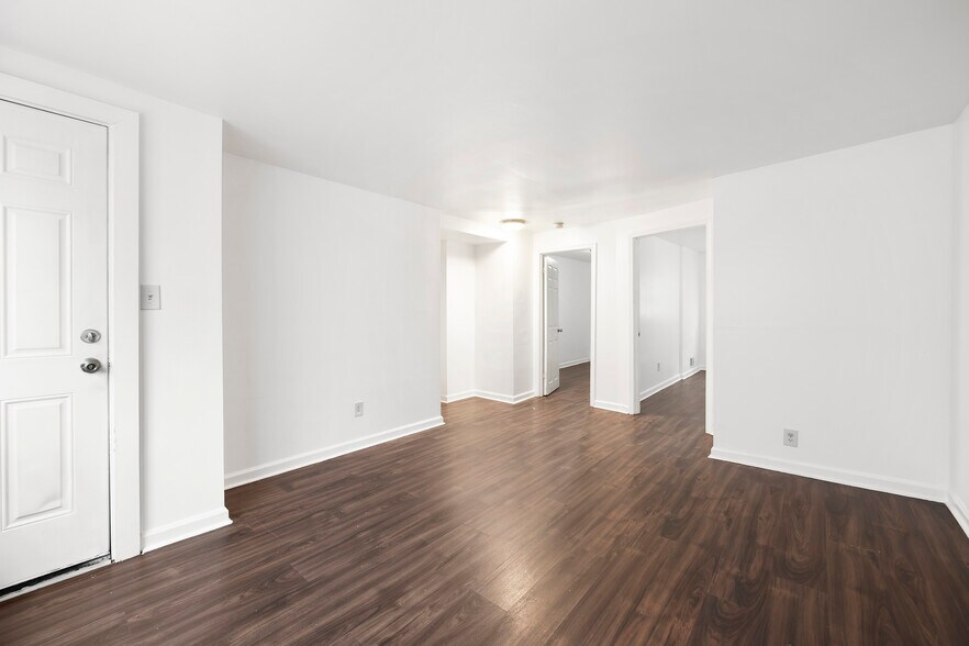 Building Photo - 3816 W Bay Ave