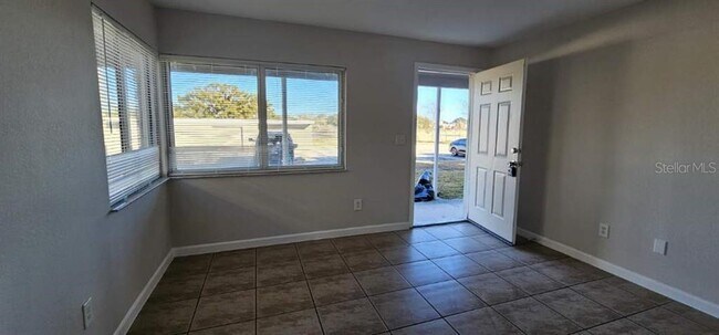 Building Photo - 800 N Fiske Blvd