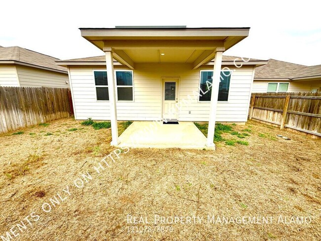 Building Photo - AVAILABLE NOW! 4 Bedroom / 2 Bath Home Nea...