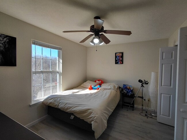 Building Photo - 4 Plex unit close to FLW