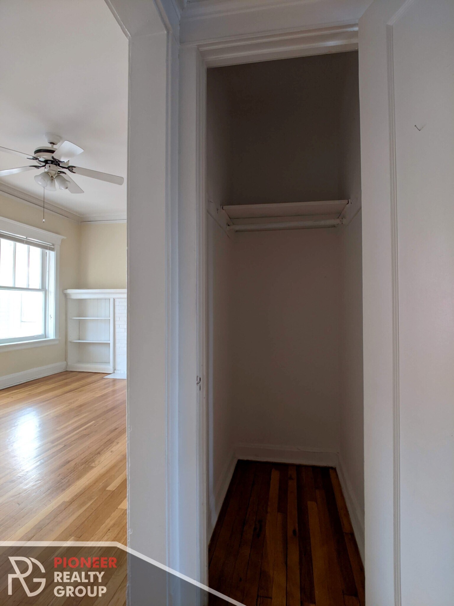 Building Photo - 4433 N Wolcott Ave