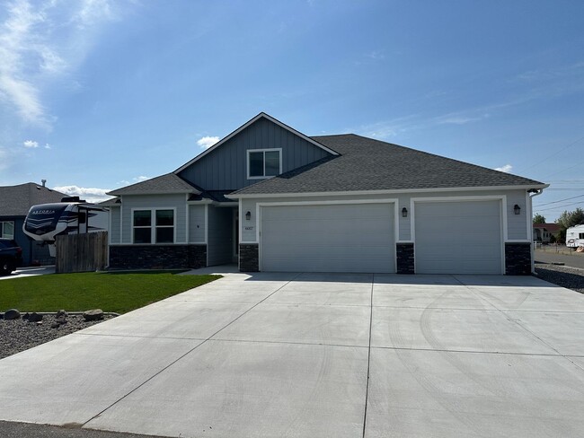 Primary Photo - 3 bedroom, 2.5 bath with bonus room in Wes...