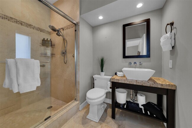 Building Photo - 616 Riviera Isle Dr