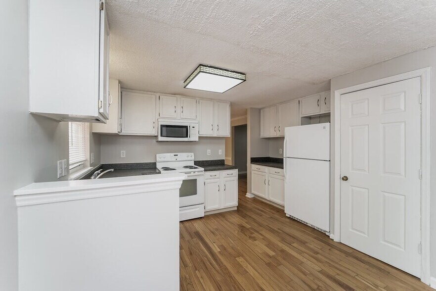 Building Photo - 5708 Running Wood Ln